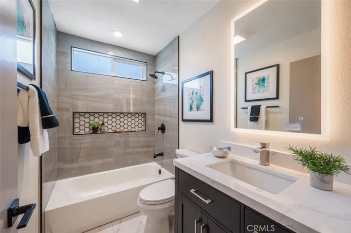 1089 Glen Circle, Costa Mesa, California 92627