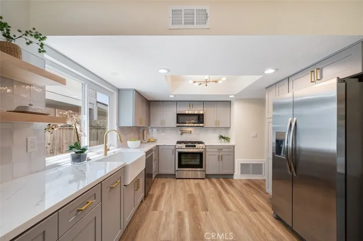 1089 Glen Circle, Costa Mesa, California 92627