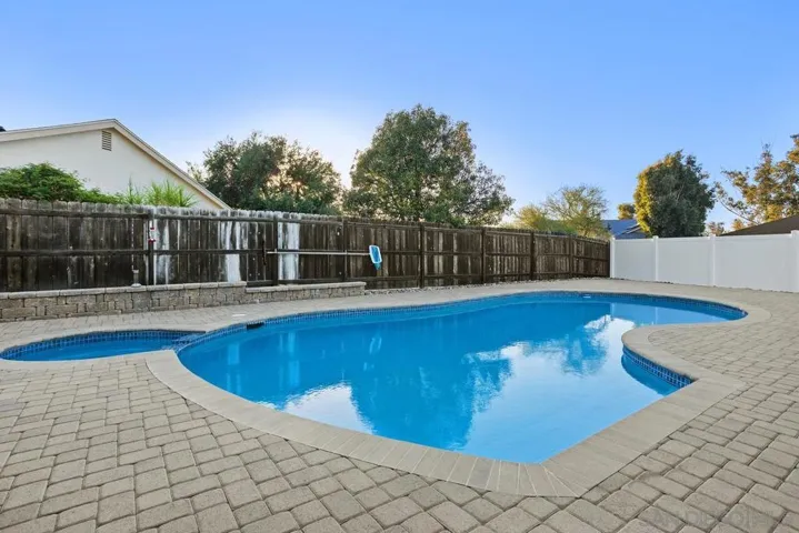 13744 Pequot Dr, Poway, California 92064