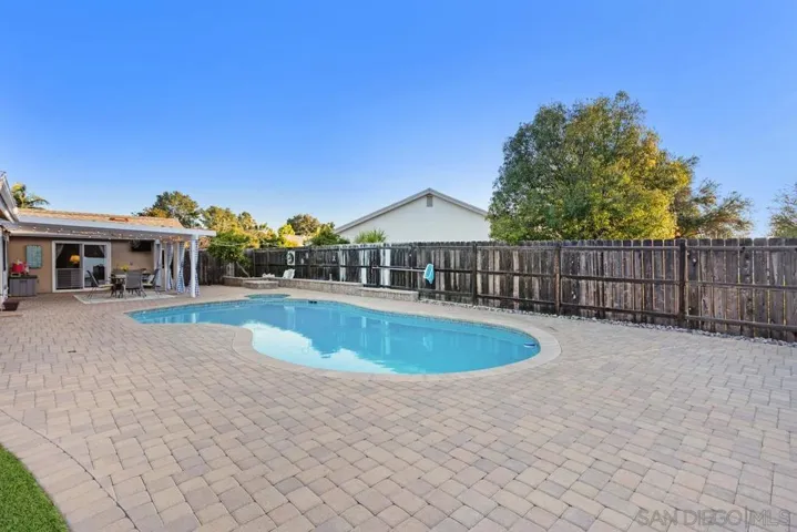 13744 Pequot Dr, Poway, California 92064