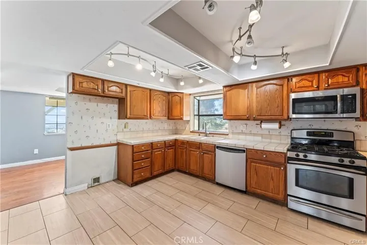 6109 Shannon Valley Road, Acton, California 93510