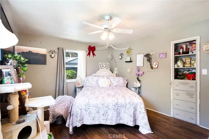 1st large Bedroom.