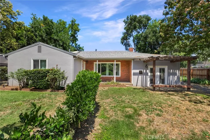 Very Sturdy Stucco and Brick Construction with At active Wisteria Vines located on a larg quarter acre, mostly fenced-in lot. 1532 Sqft 3/2 hom is also commercially zoned to run your own business from home!