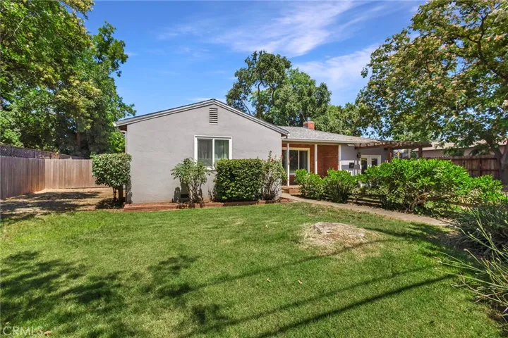 Very Sturdy Stucco and Brick Construction with At active Wisteria Vines located on a larg quarter acre, mostly fenced-in lot. 1532 Sqft 3/2 hom is also commercially zoned to run your own business from home!