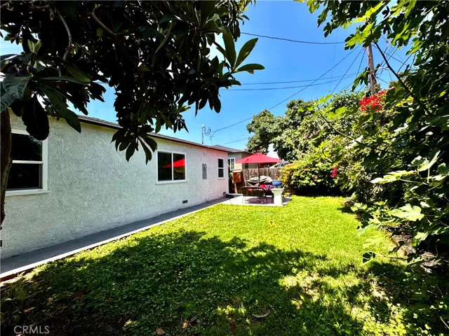 Sliding doors off the side right there would give the primary bedroom magnificent backyard access.