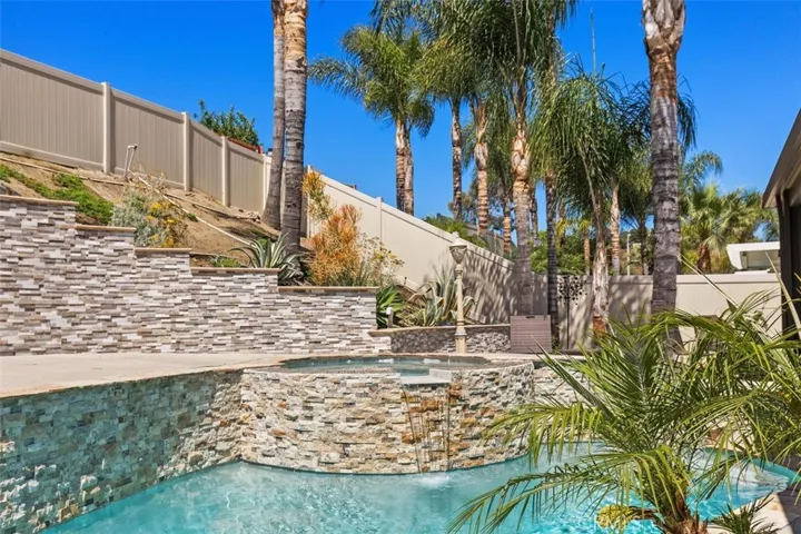 1842 Morfontaine Way, Corona, California 92883