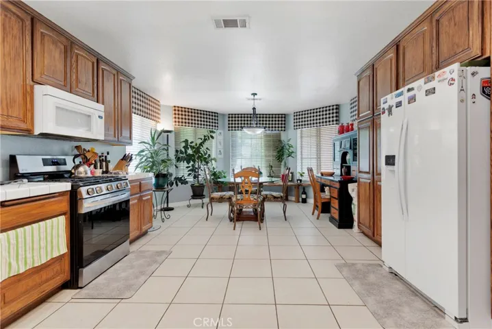 12870 Bermuda Dunes Drive, Victorville, California 92395