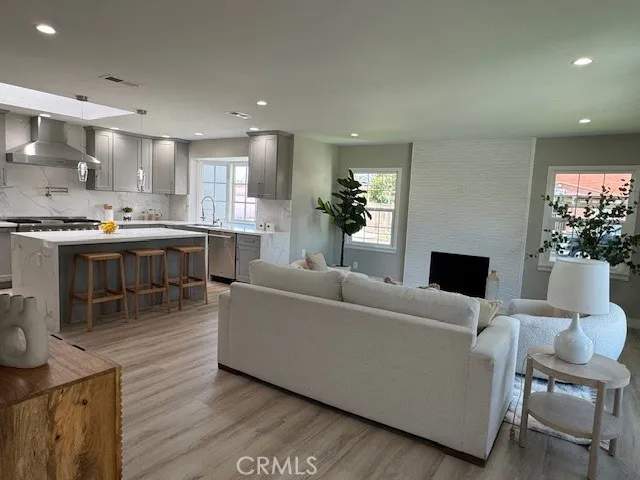 3931 Marron Avenue, Long Beach, California 90807