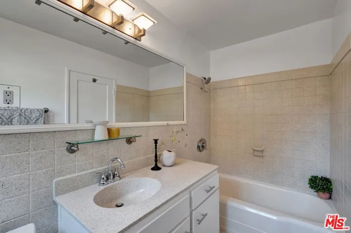 5167 1/2 Village, Los Angeles, California 90016