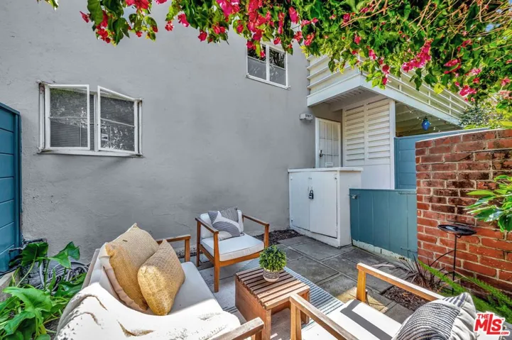 5167 1/2 Village, Los Angeles, California 90016