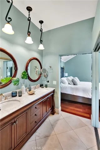 Dual private mirrors