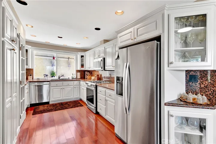 Gourmet kitchen