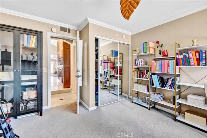 Downstairs bedroom with mirrored closet doors