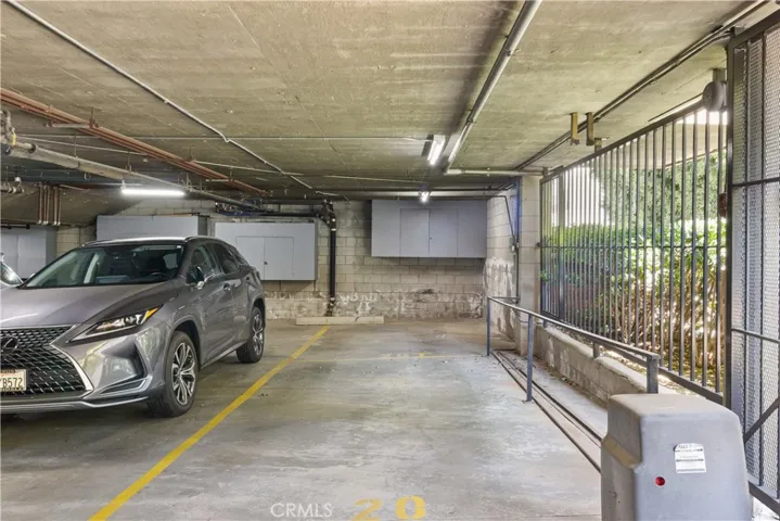 10470 Riverside Drive 302, Toluca Lake, California 91602