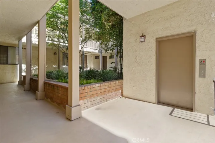10470 Riverside Drive 302, Toluca Lake, California 91602