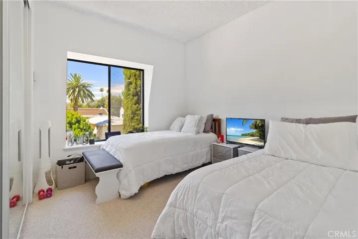 10470 Riverside Drive 302, Toluca Lake, California 91602