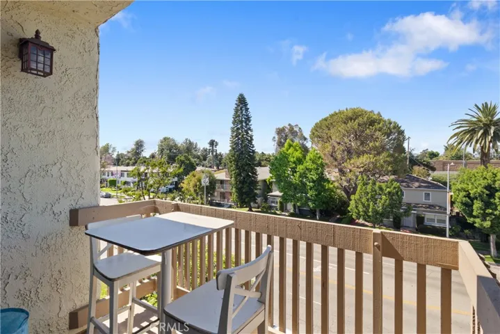 10470 Riverside Drive 302, Toluca Lake, California 91602