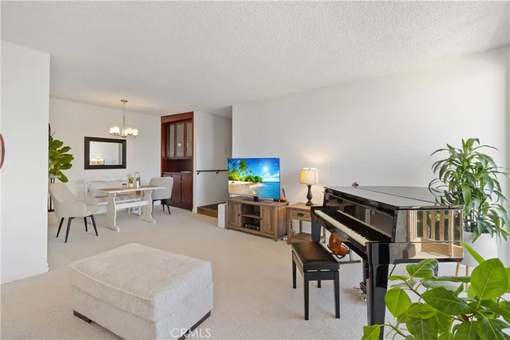 10470 Riverside Drive 302, Toluca Lake, California 91602