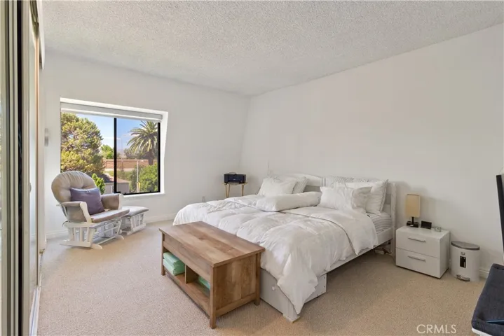 10470 Riverside Drive 302, Toluca Lake, California 91602