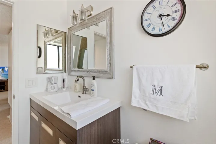 10470 Riverside Drive 302, Toluca Lake, California 91602