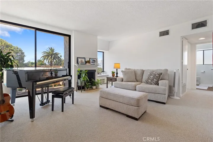 10470 Riverside Drive 302, Toluca Lake, California 91602