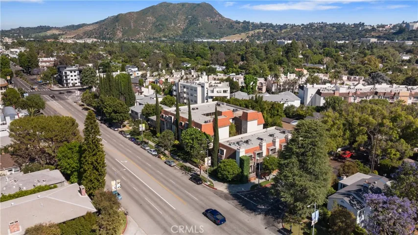 10470 Riverside Drive 302, Toluca Lake, California 91602