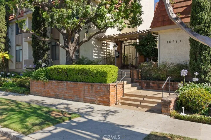 10470 Riverside Drive 302, Toluca Lake, California 91602