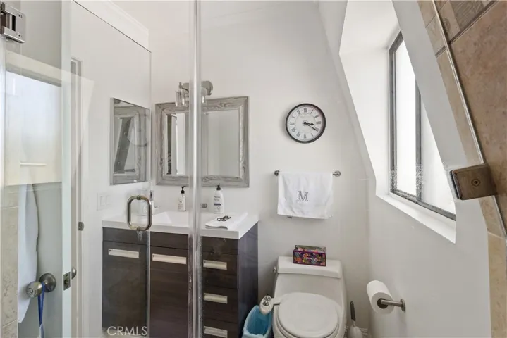 10470 Riverside Drive 302, Toluca Lake, California 91602