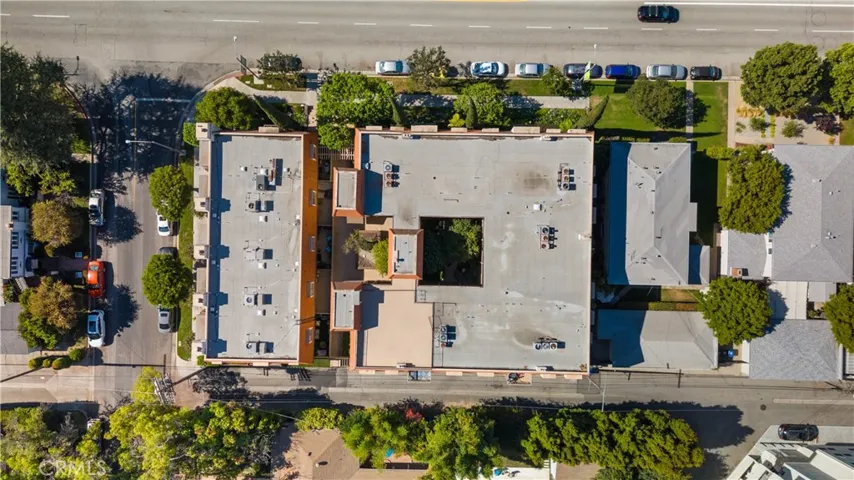 10470 Riverside Drive 302, Toluca Lake, California 91602
