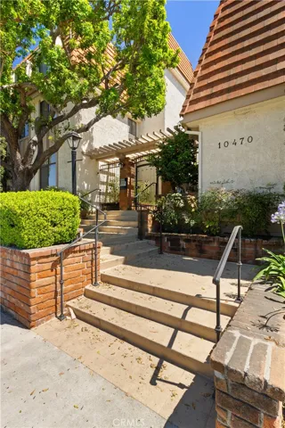 10470 Riverside Drive 302, Toluca Lake, California 91602