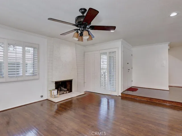 Living room/Entry