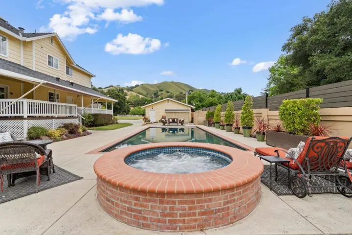 12135 Watsonville Road, Gilroy, California 95020