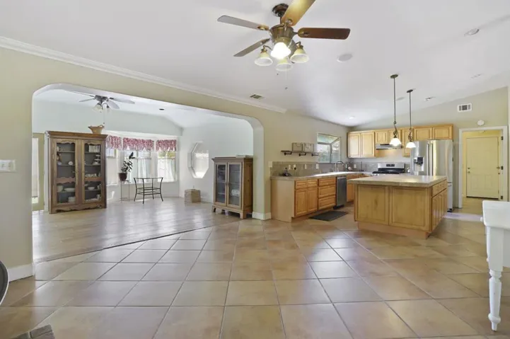 11800 E Mayers Road, Acampo, California 95220