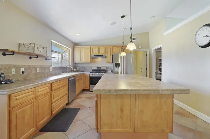11800 E Mayers Road, Acampo, California 95220