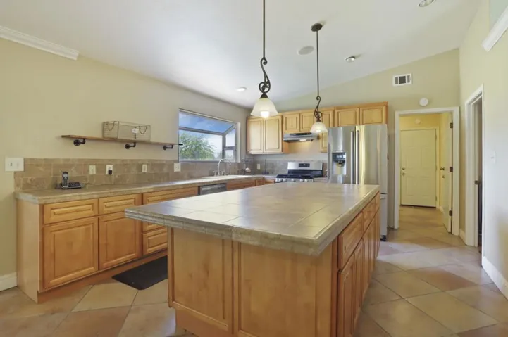 11800 E Mayers Road, Acampo, California 95220