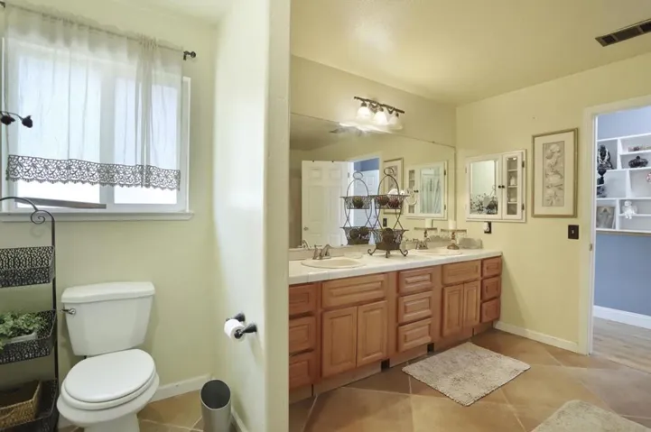 11800 E Mayers Road, Acampo, California 95220