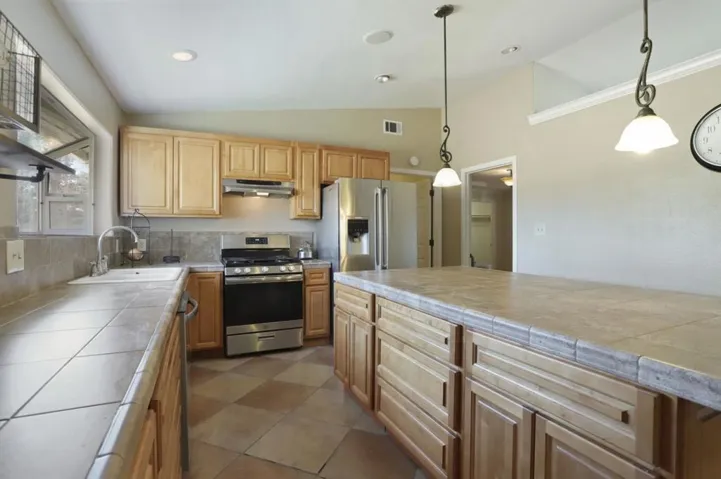 11800 E Mayers Road, Acampo, California 95220