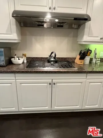 12218 Montana Avenue 204, Los Angeles, California 90049