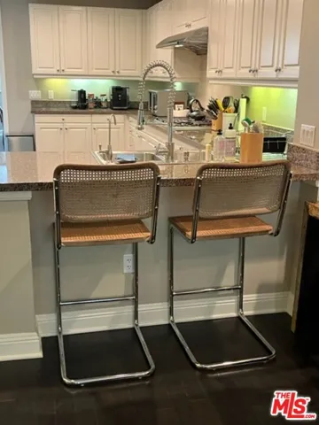 Breakfast bar