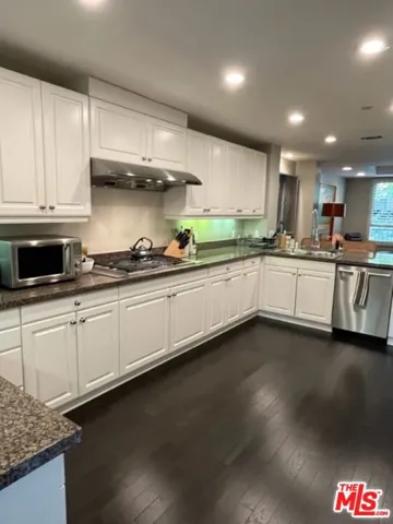 12218 Montana Avenue 204, Los Angeles, California 90049