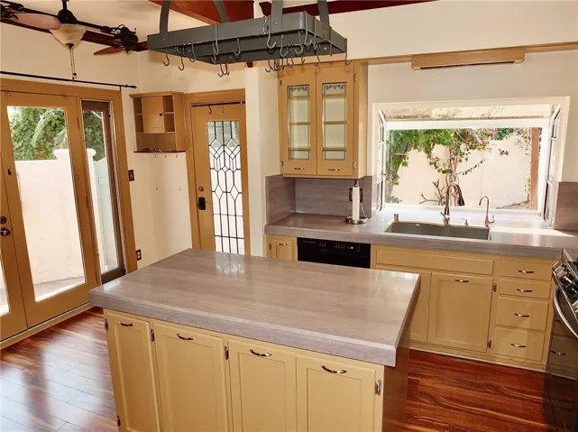 831 Termino Avenue, Long Beach, California 90804