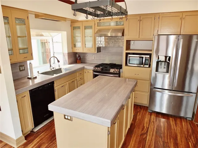 831 Termino Avenue, Long Beach, California 90804