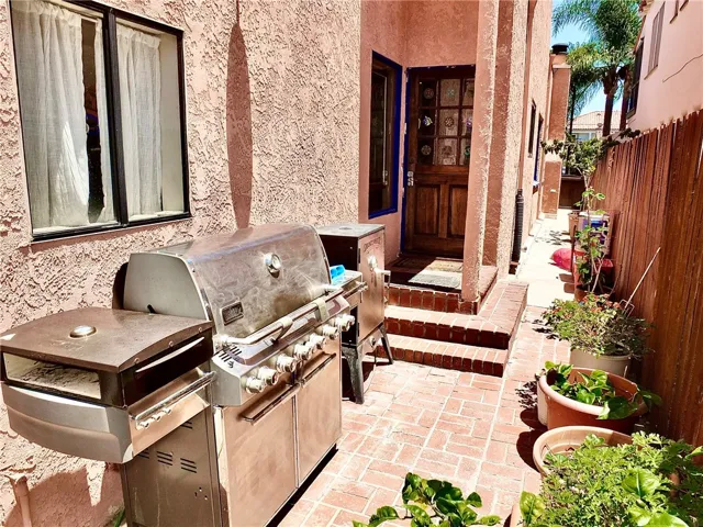 75 Saint Joseph Avenue, Long Beach, California 90803
