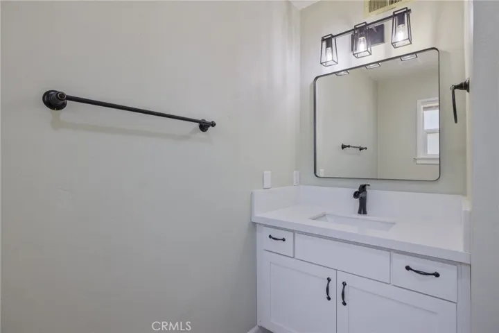 1805 N Redington Place, Hanford, California 93230