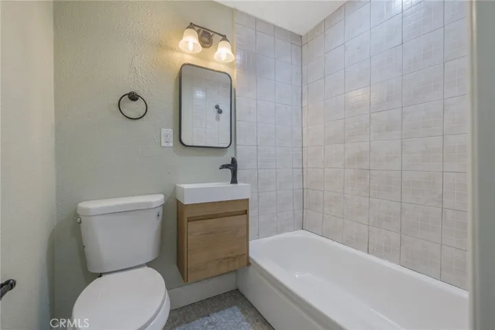 1805 N Redington Place, Hanford, California 93230