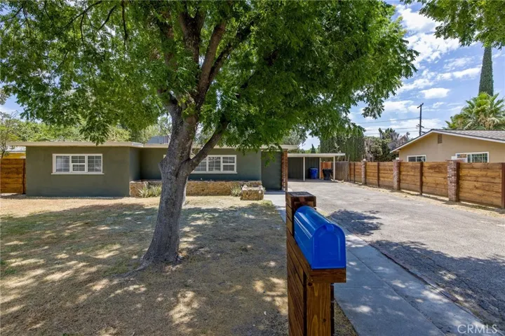 1805 N Redington Place, Hanford, California 93230