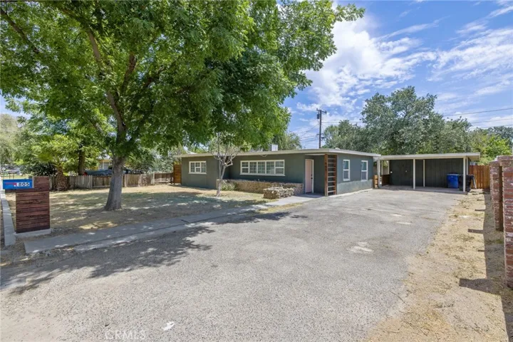 1805 N Redington Place, Hanford, California 93230