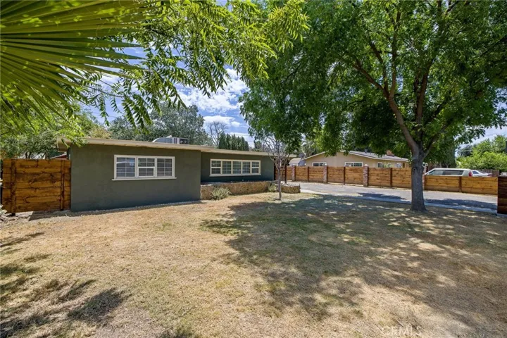 1805 N Redington Place, Hanford, California 93230