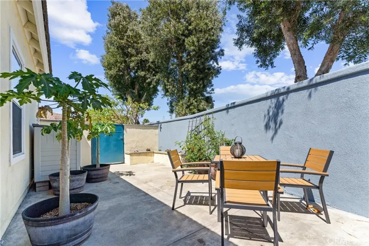 Yard great for friends and family get together.