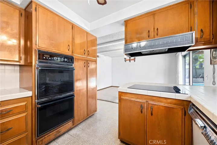 Double oven in this kitchen
